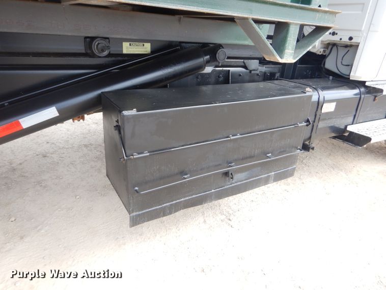 image for item GP9030 2000 Freightliner FL80 roll-off container truck