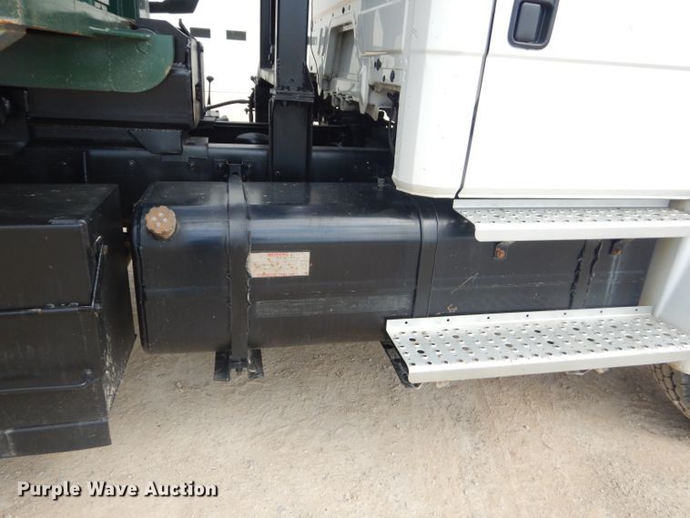 image for item GP9030 2000 Freightliner FL80 roll-off container truck