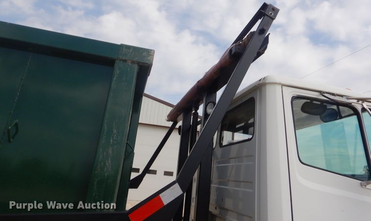 image for item GP9030 2000 Freightliner FL80 roll-off container truck