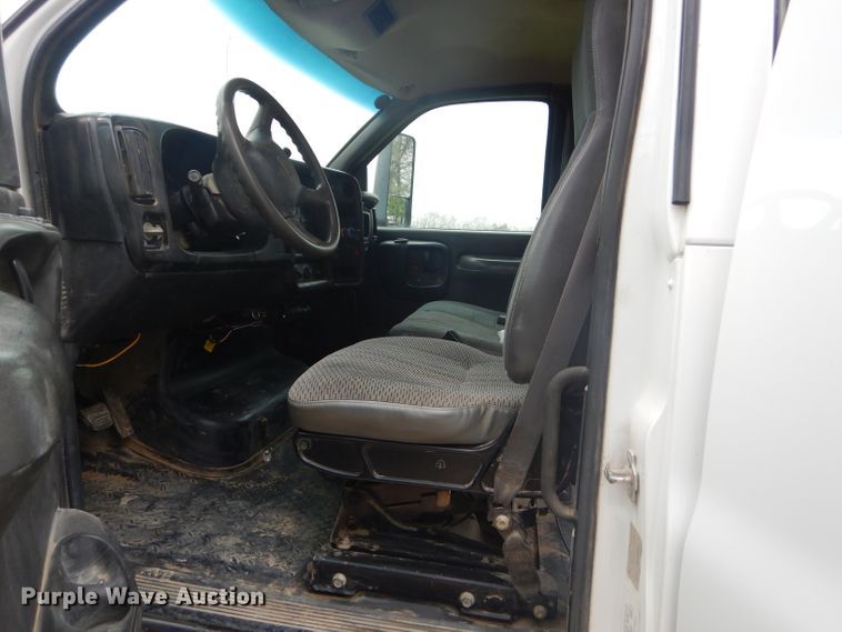 image for item GP9047 2005 GMC C4500 Crew Cab flatbed truck