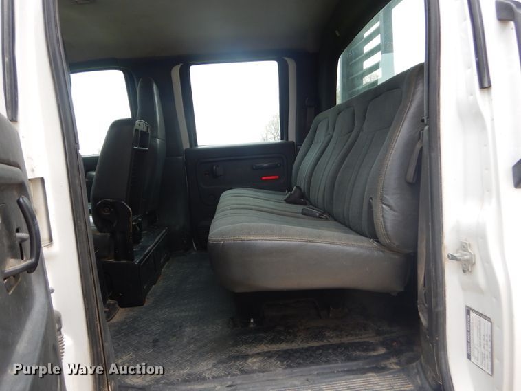 image for item GP9047 2005 GMC C4500 Crew Cab flatbed truck