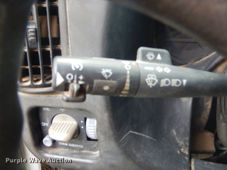 image for item GP9047 2005 GMC C4500 Crew Cab flatbed truck