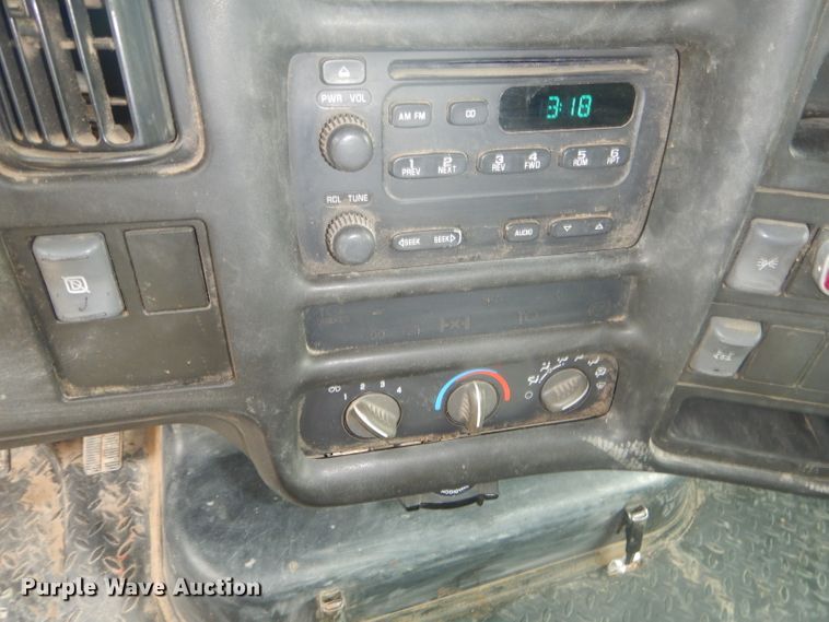 image for item GP9047 2005 GMC C4500 Crew Cab flatbed truck