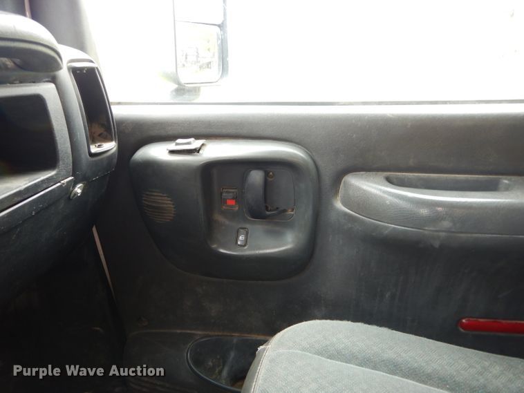 image for item GP9047 2005 GMC C4500 Crew Cab flatbed truck