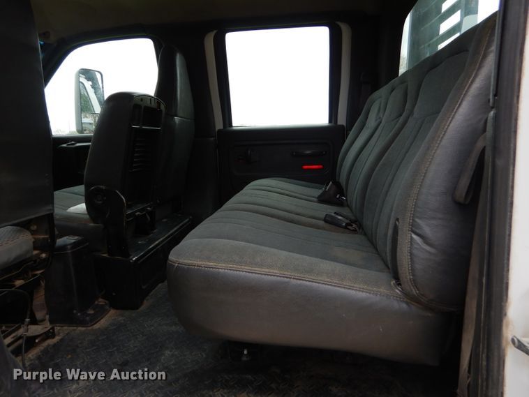 image for item GP9047 2005 GMC C4500 Crew Cab flatbed truck