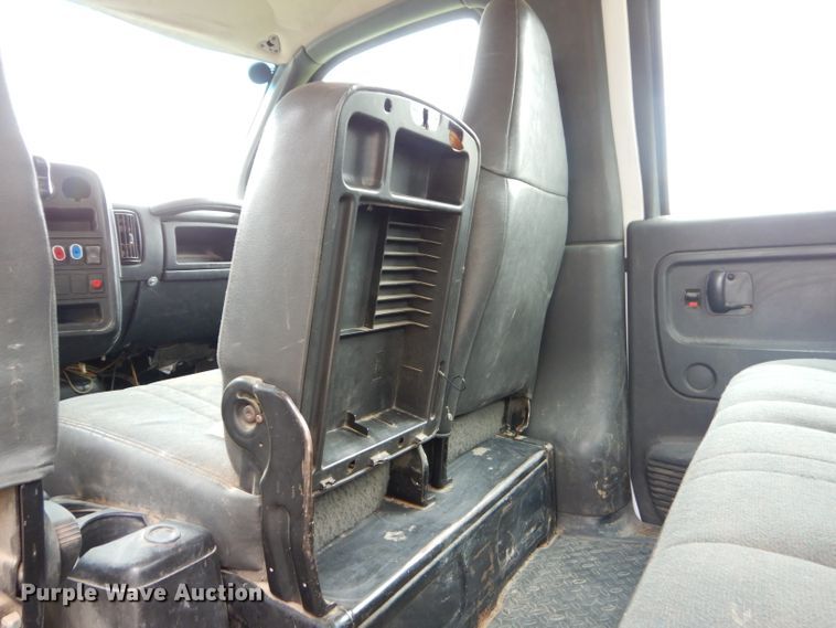 image for item GP9047 2005 GMC C4500 Crew Cab flatbed truck