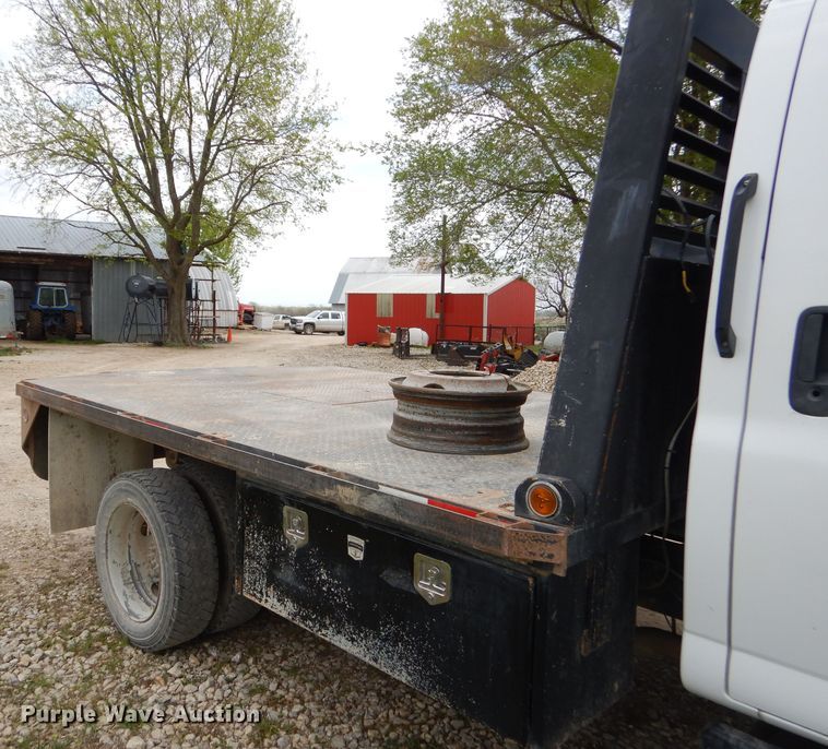 image for item GP9047 2005 GMC C4500 Crew Cab flatbed truck