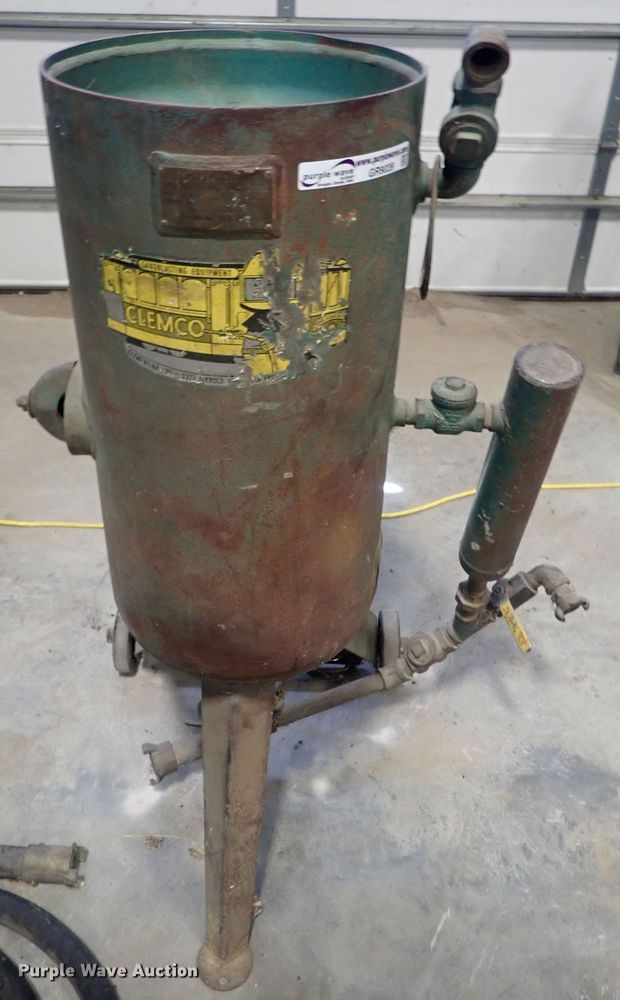 image for item GR9039 Clemco SCW1648 sandblasting machine
