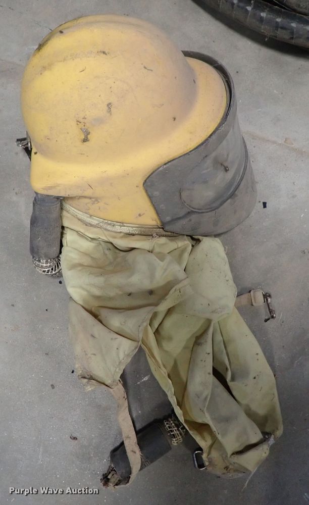 image for item GR9039 Clemco SCW1648 sandblasting machine