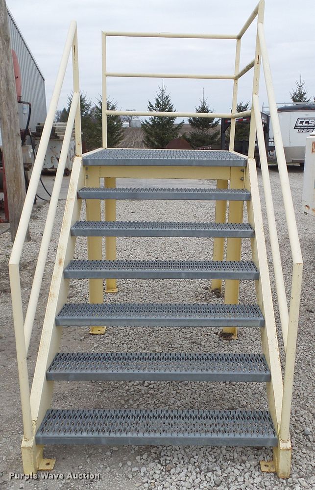 image for item GX9016 Steel steps with hand rails