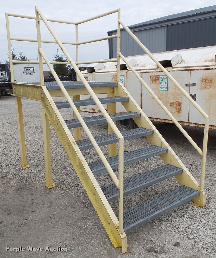 image for item GX9016 Steel steps with hand rails
