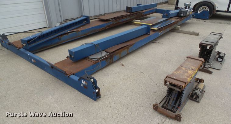 image for item GX9020 Rotary four post lift