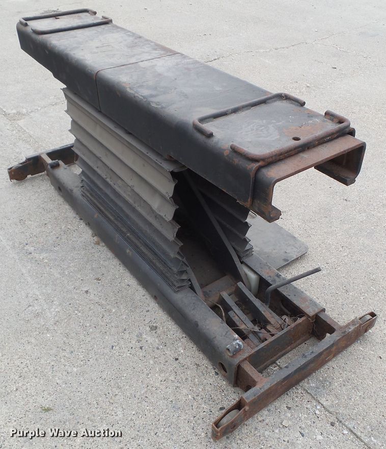 image for item GX9020 Rotary four post lift