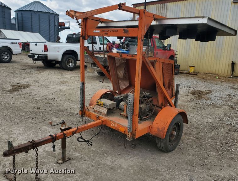 image for item GX9906 Protect-O-Flash arrow board trailer