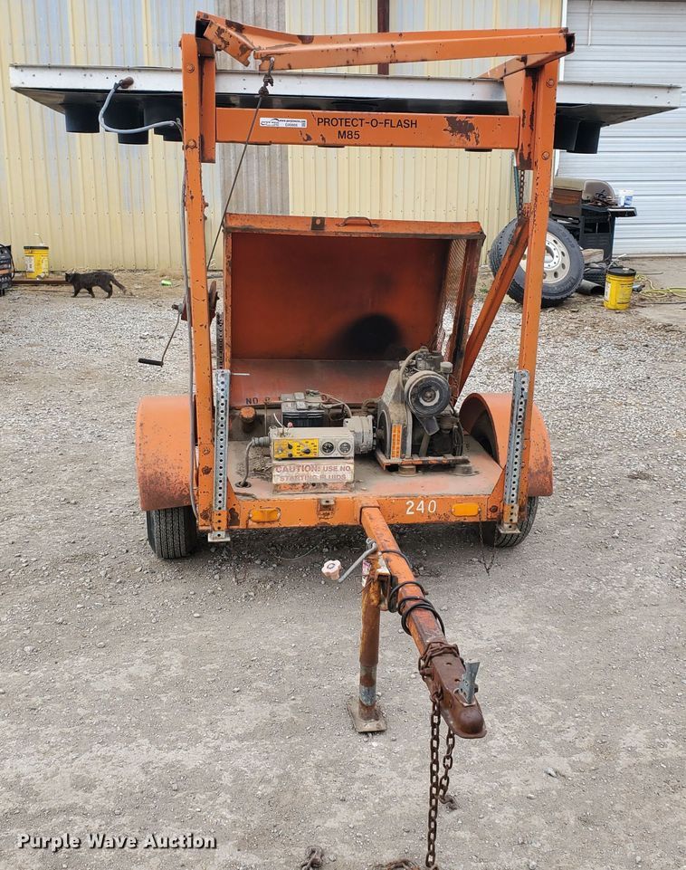 image for item GX9906 Protect-O-Flash arrow board trailer