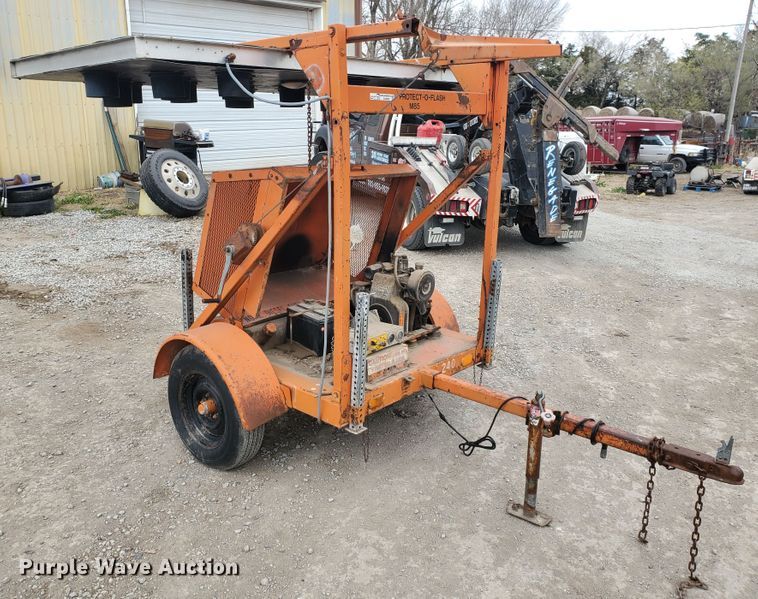 image for item GX9906 Protect-O-Flash arrow board trailer