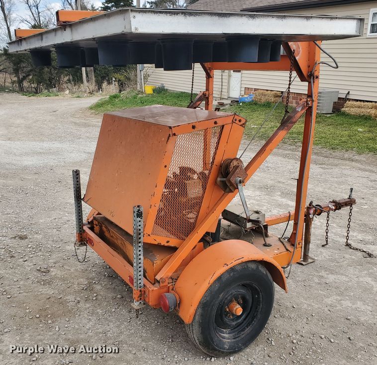 image for item GX9906 Protect-O-Flash arrow board trailer