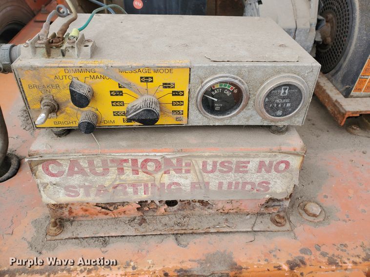 image for item GX9906 Protect-O-Flash arrow board trailer