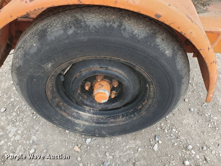 image for item GX9906 Protect-O-Flash arrow board trailer