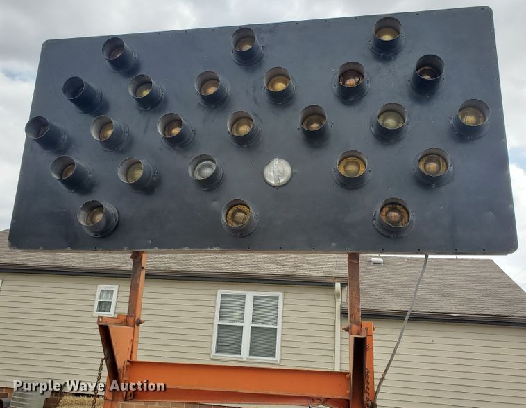 image for item GX9906 Protect-O-Flash arrow board trailer