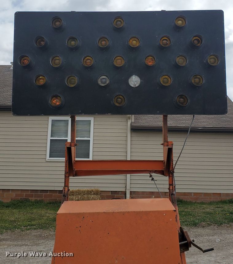 image for item GX9906 Protect-O-Flash arrow board trailer