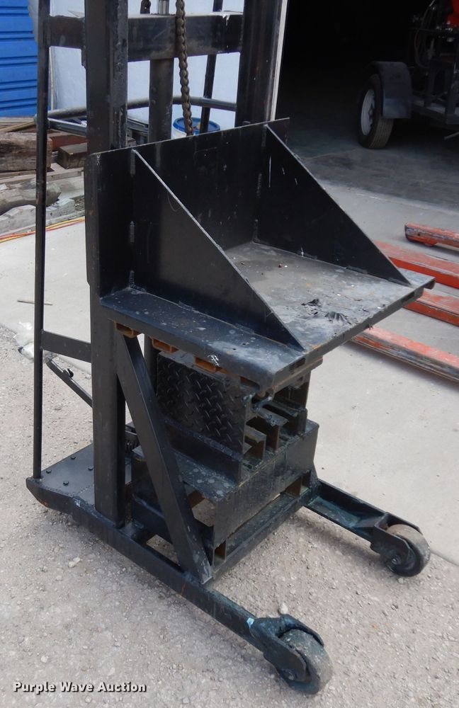 image for item GY9028 (2) jacks