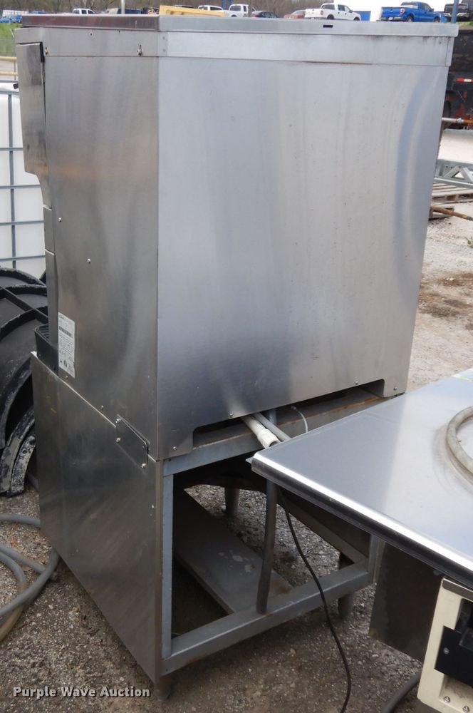 image for item GY9031 (2) ice makers