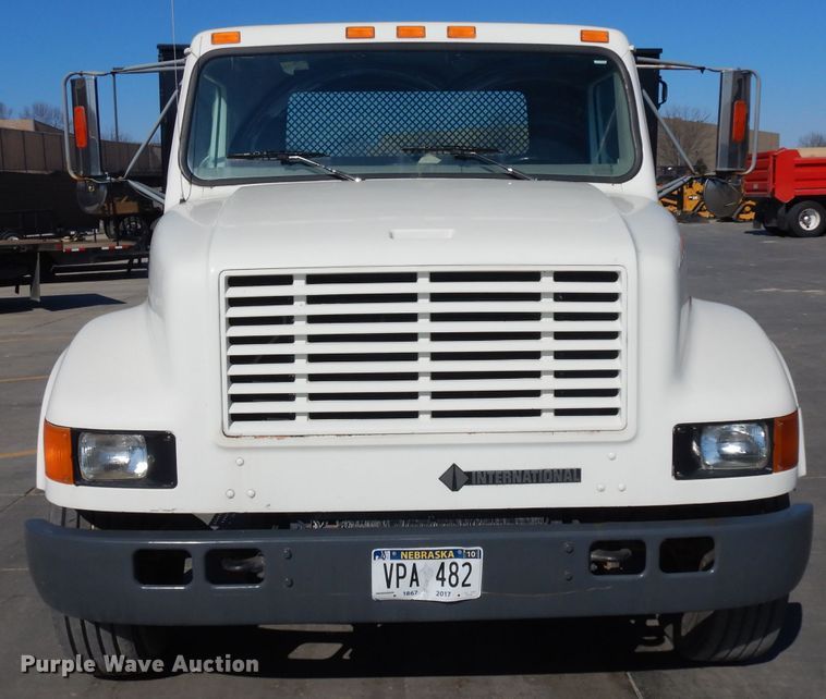 image for item GY9053 1999 International 4700 dump flatbed truck