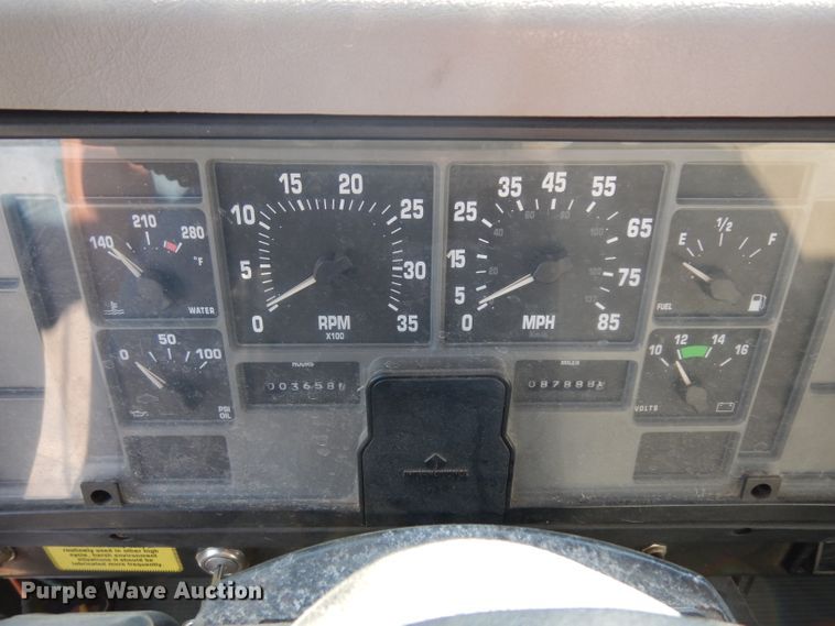 image for item GY9053 1999 International 4700 dump flatbed truck