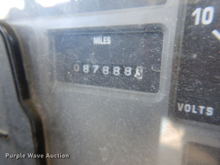 image for item GY9053 1999 International 4700 dump flatbed truck