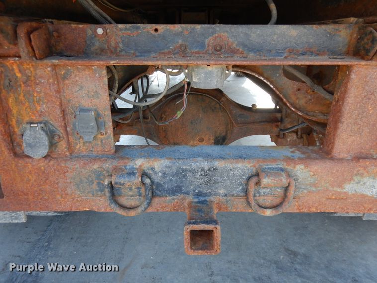 image for item GY9053 1999 International 4700 dump flatbed truck