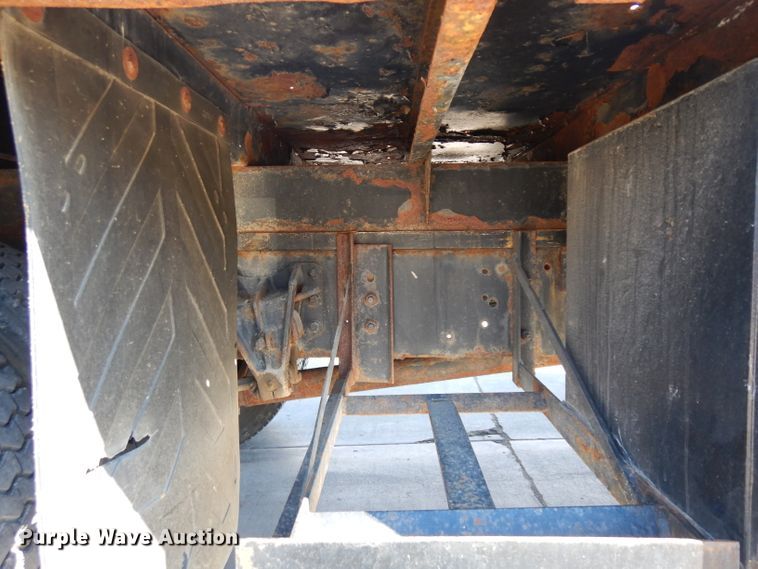 image for item GY9053 1999 International 4700 dump flatbed truck