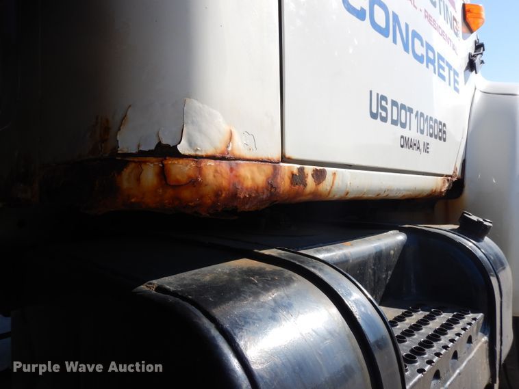 image for item GY9053 1999 International 4700 dump flatbed truck