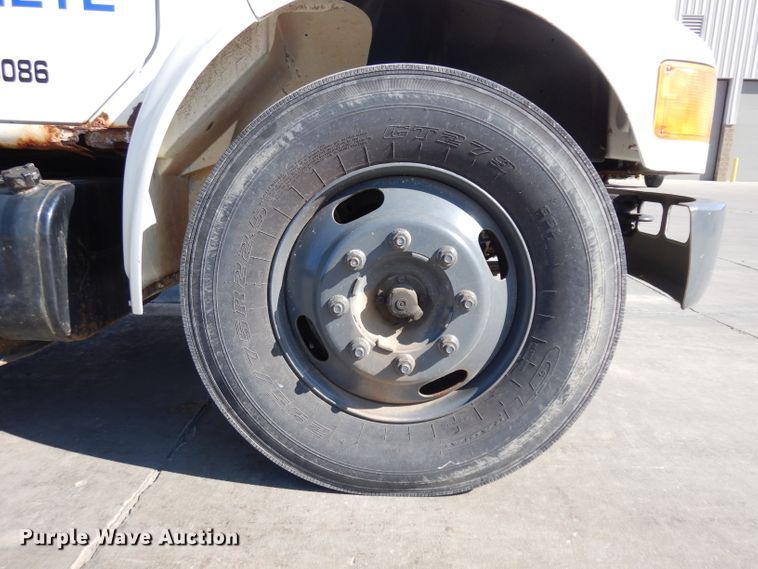 image for item GY9053 1999 International 4700 dump flatbed truck