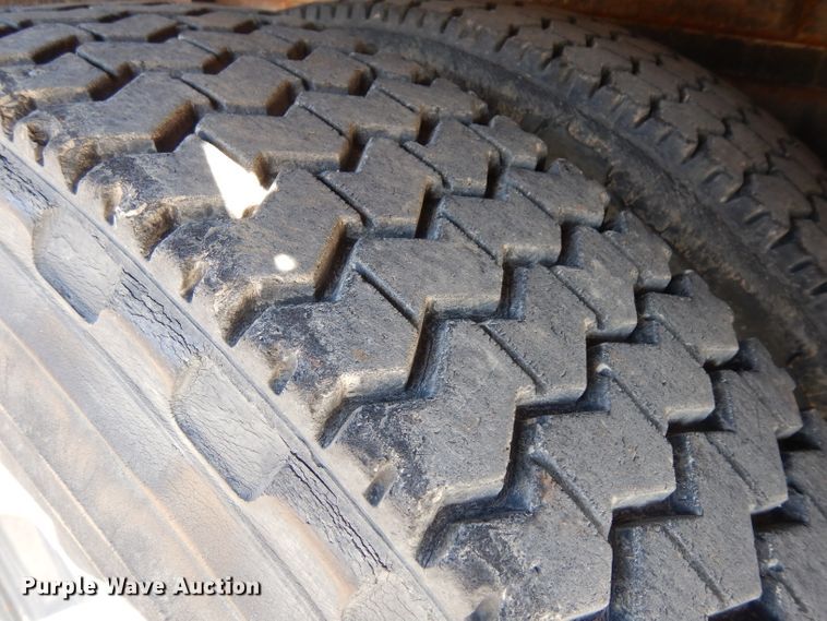 image for item GY9053 1999 International 4700 dump flatbed truck