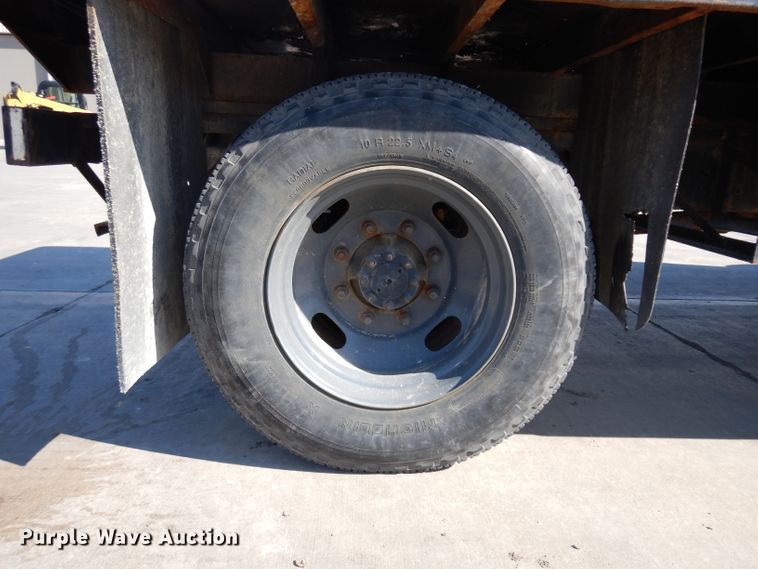 image for item GY9053 1999 International 4700 dump flatbed truck