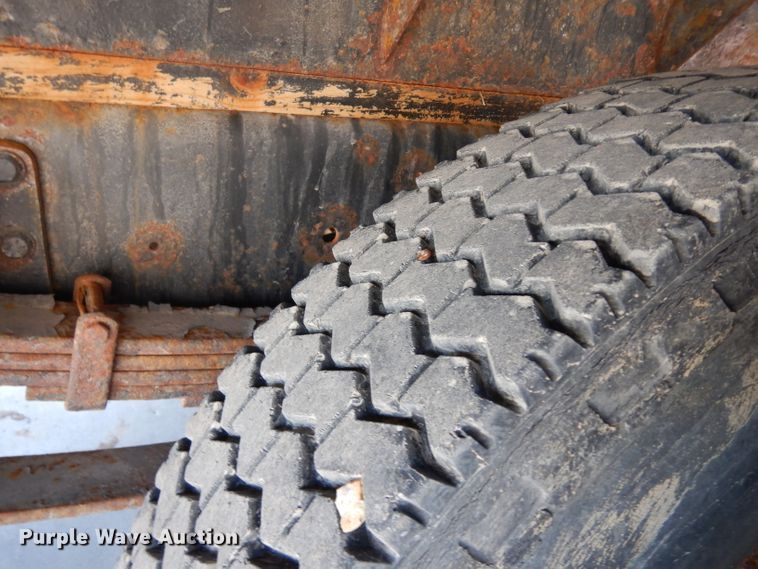 image for item GY9053 1999 International 4700 dump flatbed truck