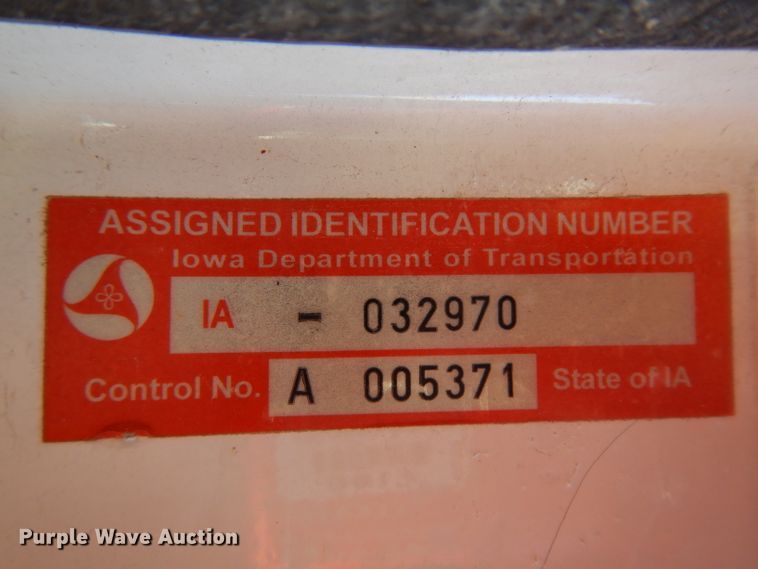 image for item GY9053 1999 International 4700 dump flatbed truck