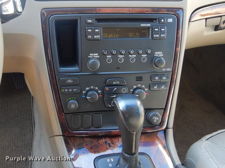 image for item GY9807 2005 Volvo XC70 Cross Country