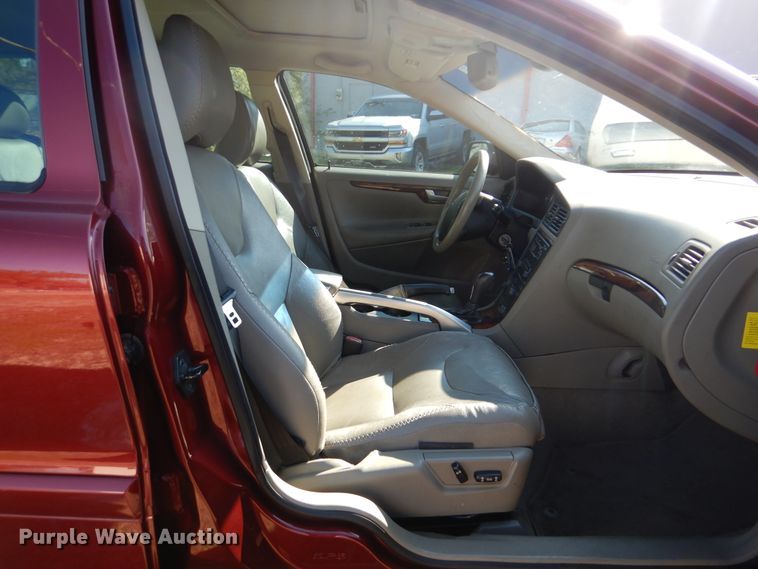 image for item GY9807 2005 Volvo XC70 Cross Country