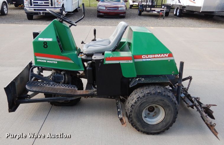 image for item HT9109 2000 Cushman Groom Master bunker rake