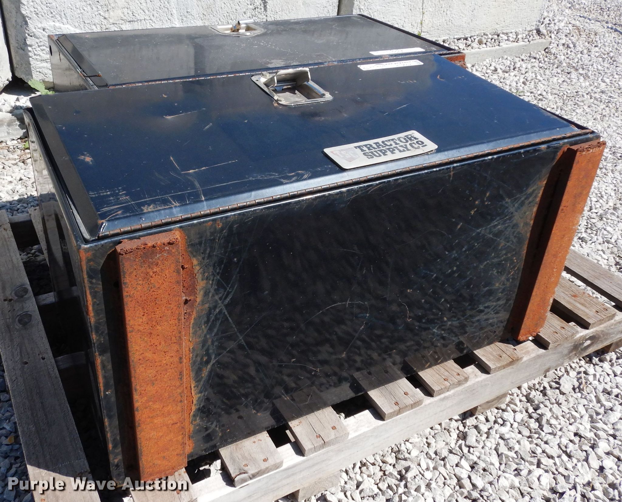 (2) Tractor Supply toolboxes in Olathe, KS Item HT9052 sold Purple Wave