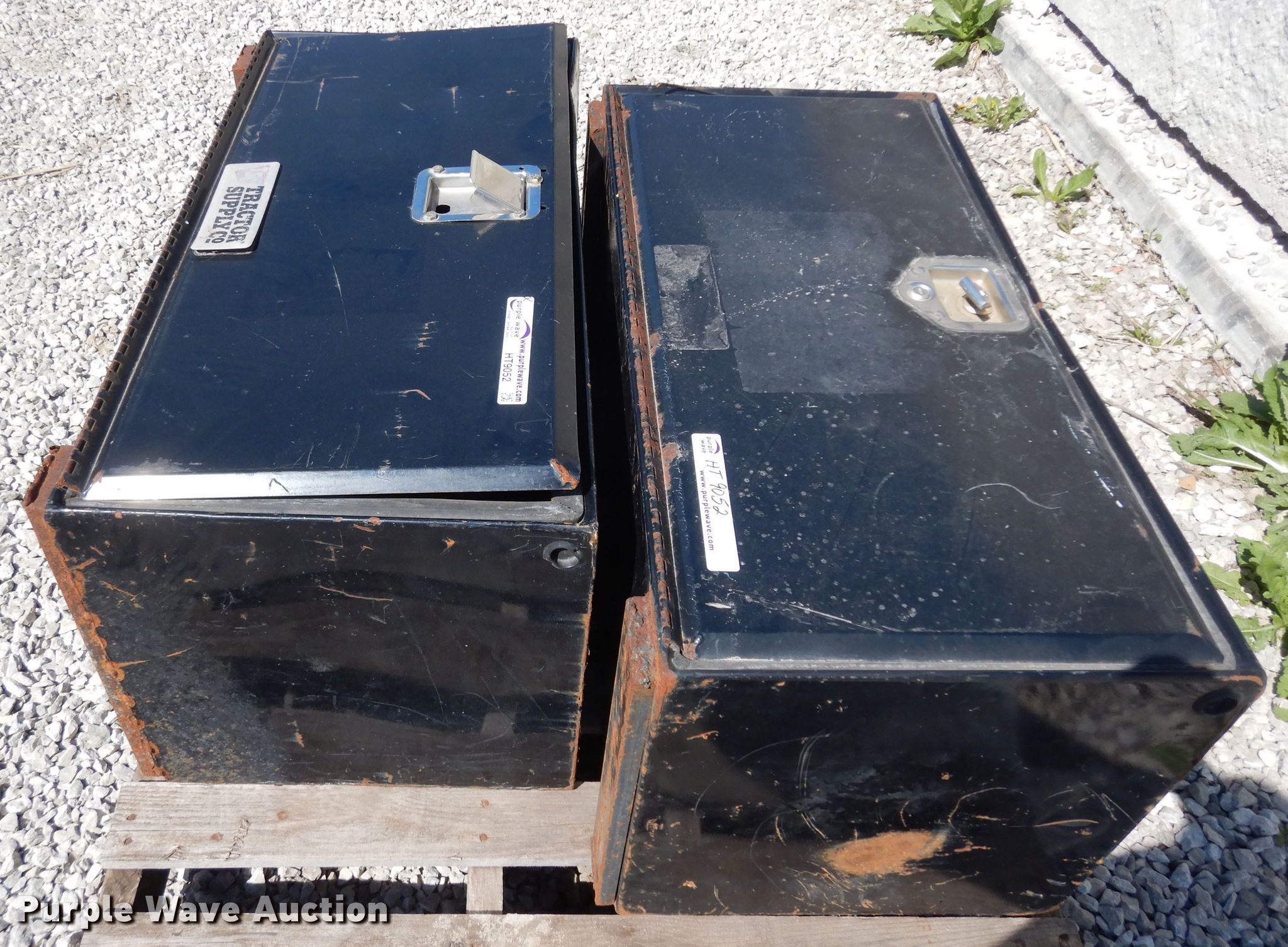 (2) Tractor Supply toolboxes in Olathe, KS Item HT9052 sold Purple Wave