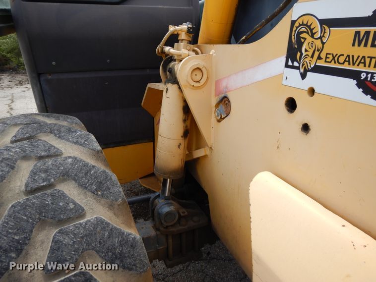 image for item DF6071 2000 New Holland LM860  telehandler