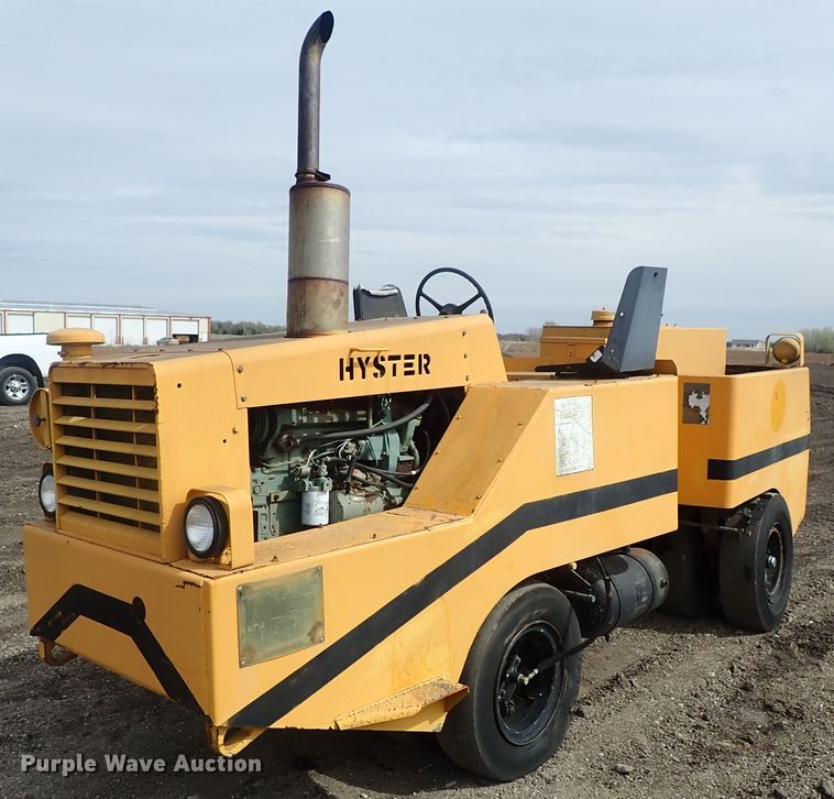 image for item DG3078 Hyster C530A pneumatic roller