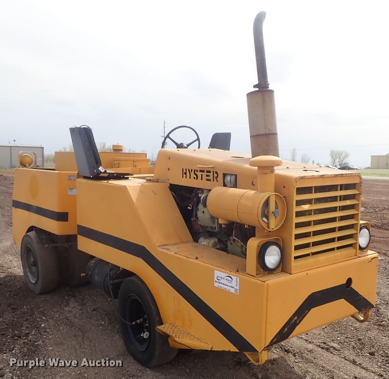 image for item DG3078 Hyster C530A pneumatic roller