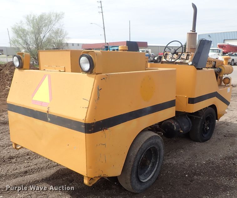 image for item DG3078 Hyster C530A pneumatic roller