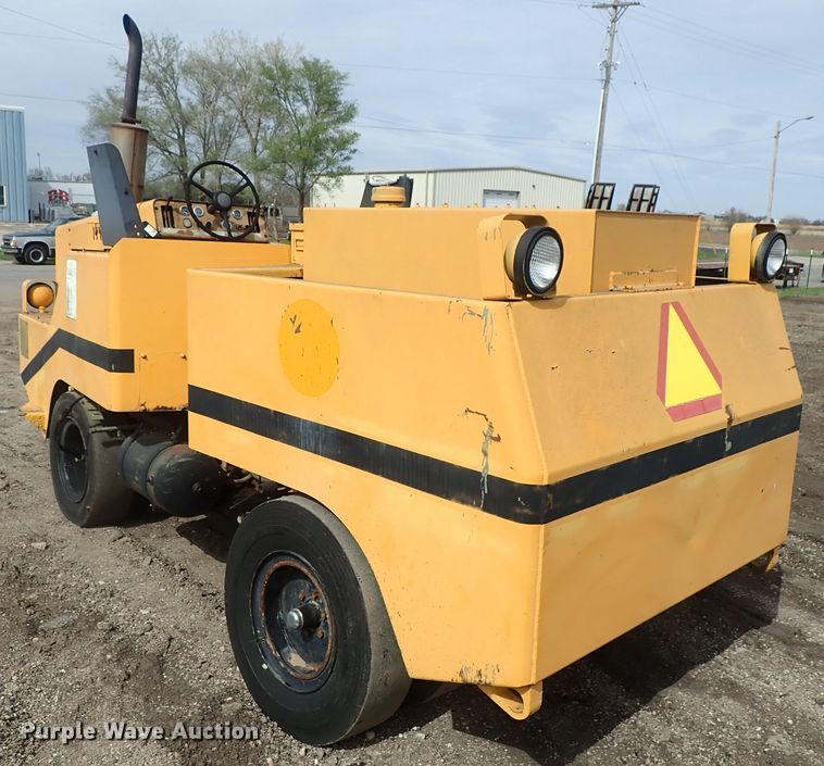 image for item DG3078 Hyster C530A pneumatic roller