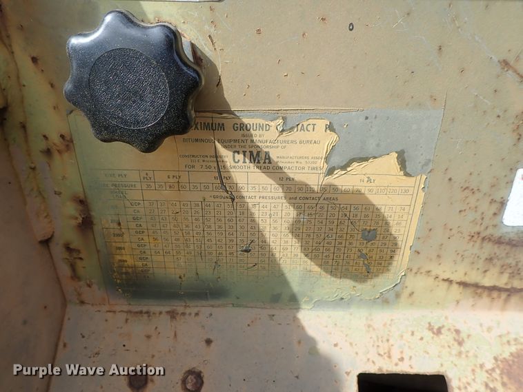 image for item DG3078 Hyster C530A pneumatic roller