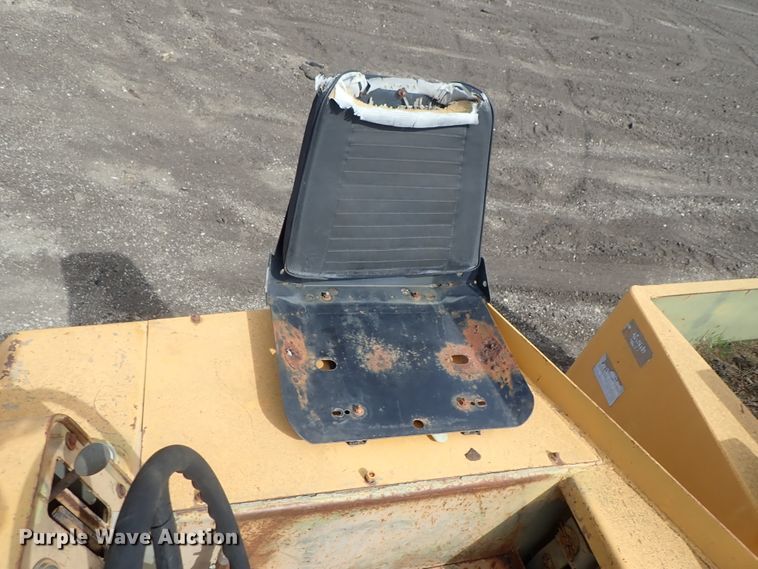 image for item DG3078 Hyster C530A pneumatic roller